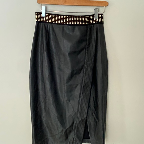 Black faux leather pencil skirt with gold and black studs - Picture 2 of 2
